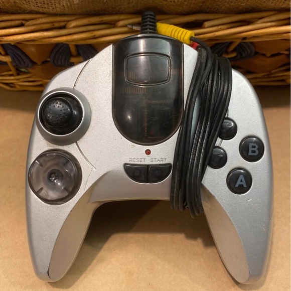 ✅ POLAROID Plug and Play Video Game for Polaroid Portable DVD Players Silver - Picture 3 of 4